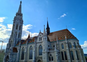 BISERICA MATYAS DIN BUDAPESTA, TEMPLUL SACRU AL REGILOR MAGHIARI